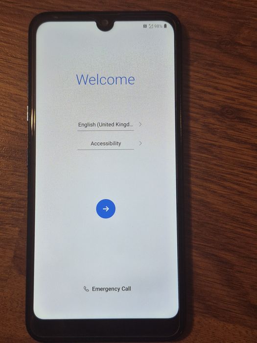 Смартфон LG Q60 + карта памет 128GB, кейсове и протектори