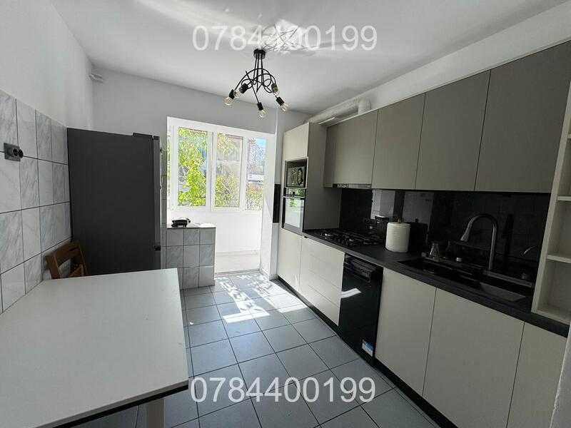 Apartament 3 camere renovat + loc de parcare + centrala pe gaz — fotografia 1