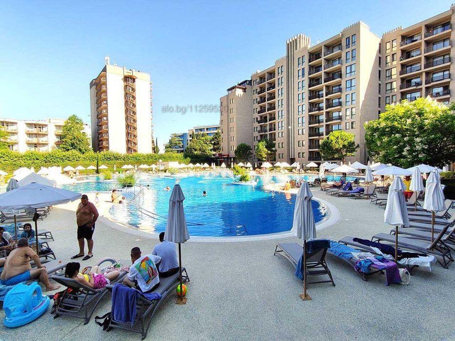 ТОП ЛОКАЦИЯ | Комплекс Royal Beach Barcelo Втора линия с три басейна и голяма тераса