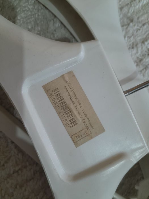 Вешалки для одежды пластмассавые и железные