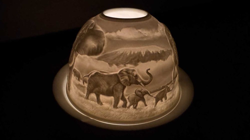 Разкошен чаен свещник, слончета–Фин порцелан!