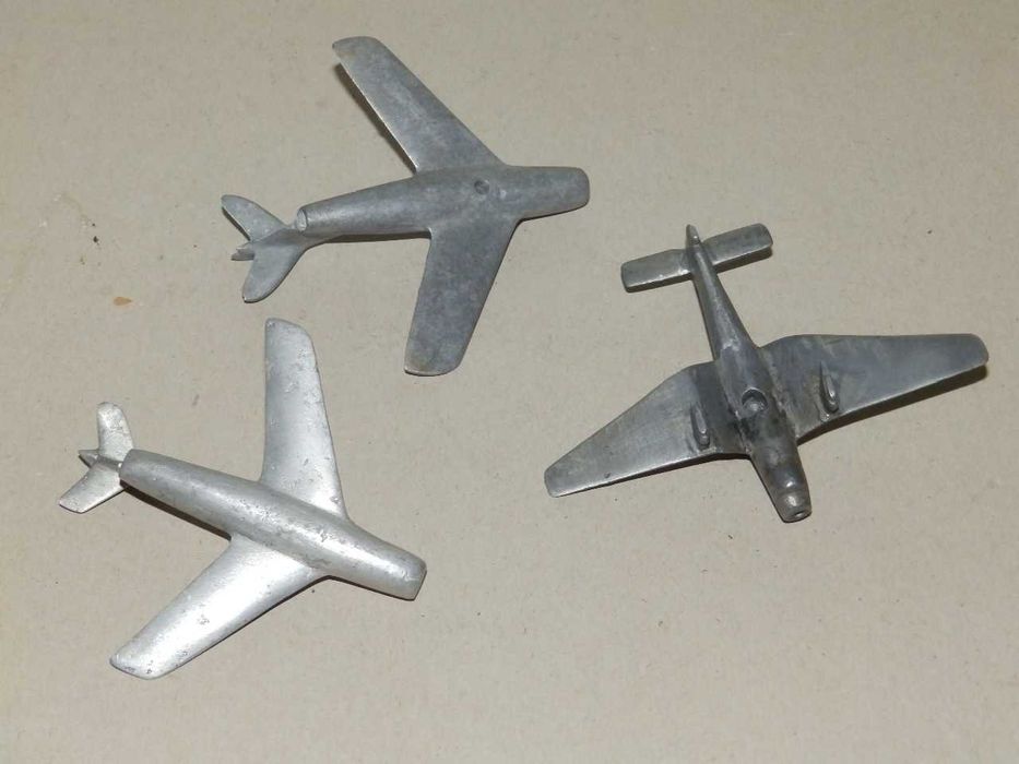 Стари детски играчки на различни цени