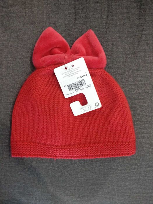 Детски чисто нови шапки