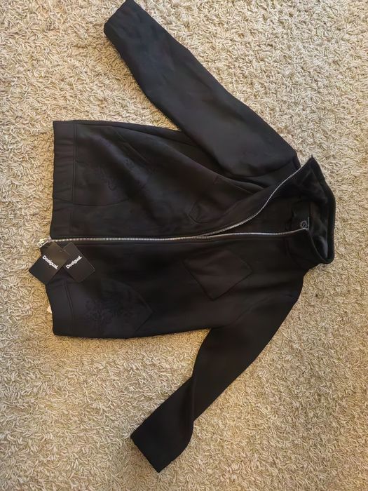 Оригинално Дамско Яке Desigual L-XL Ново с Етикет 45лв