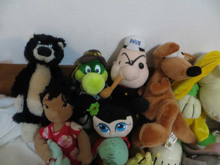 Плюшени играчки с любими приказни и анимационни герои