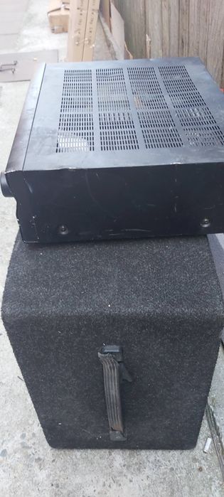 2 boxe dynacord 100w/200w dimensiuni 45 x 36 x 30 cm +statie statie Ya