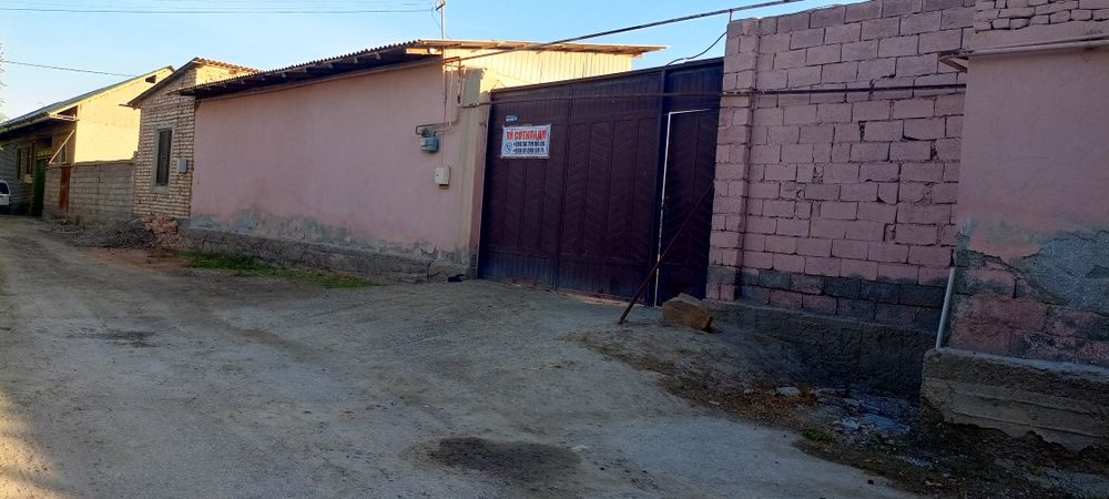 Карманада ховли сотилади 7 сотих