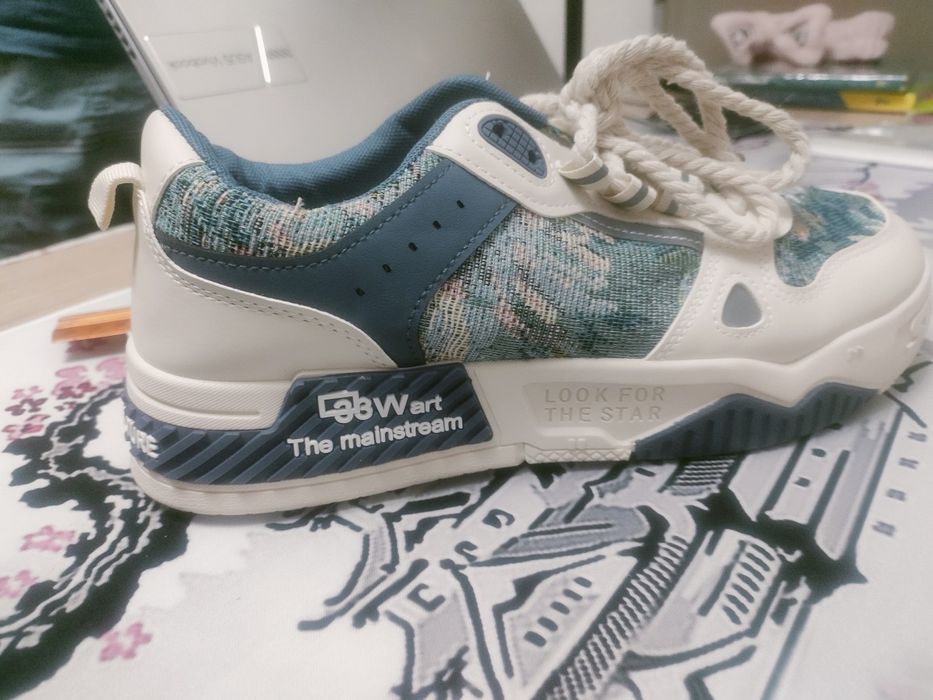 Крассовки молодежные тредовые