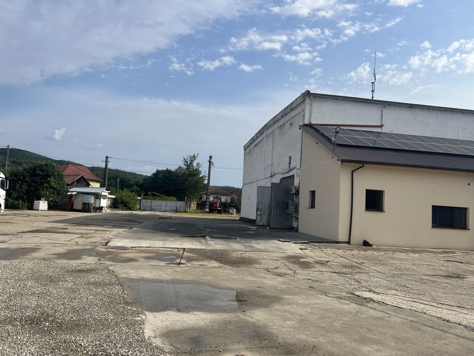 Vând spațiu industrial