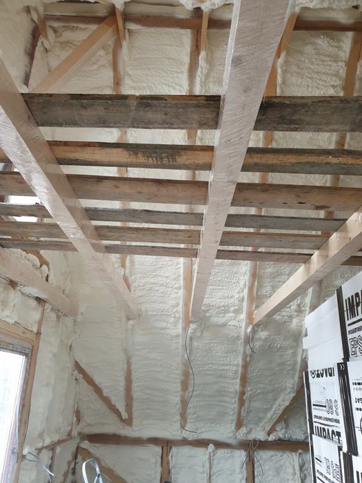 Izolatii cu spuma poliuretanica 30lei m2