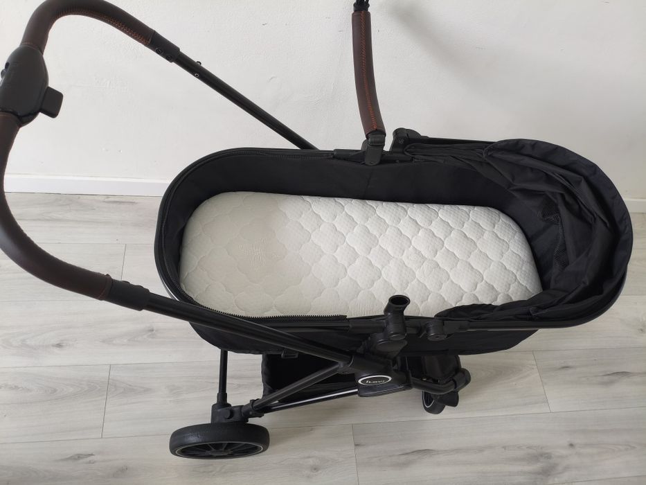 Продам коляску трансформер ilovi с матрасом