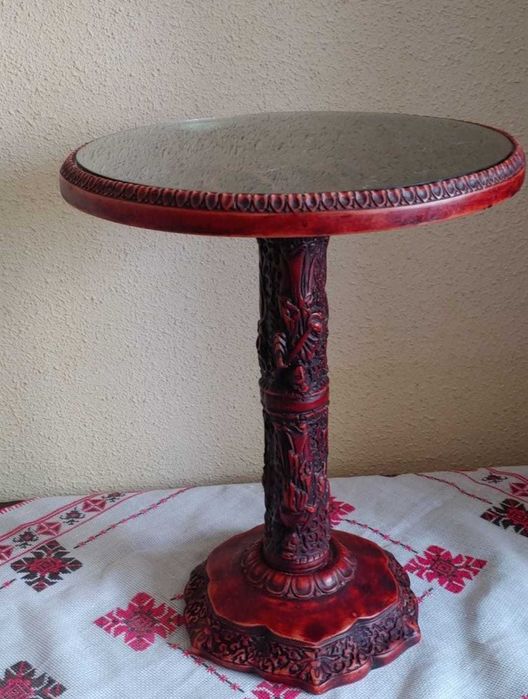 Măsuță rotundă din rășină asiatică