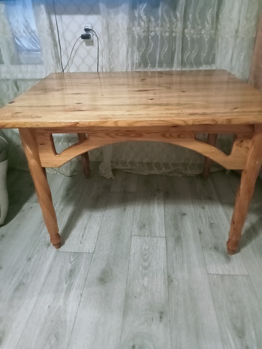 Стол из чистого дерева