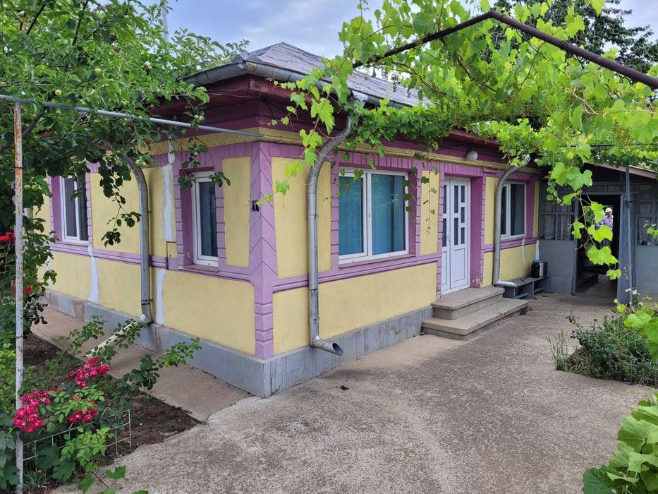 Casă 3 camere + teren 596 mp, Strada Sărbească nr. 1, Râmnicu Sărat – stare foarte bună