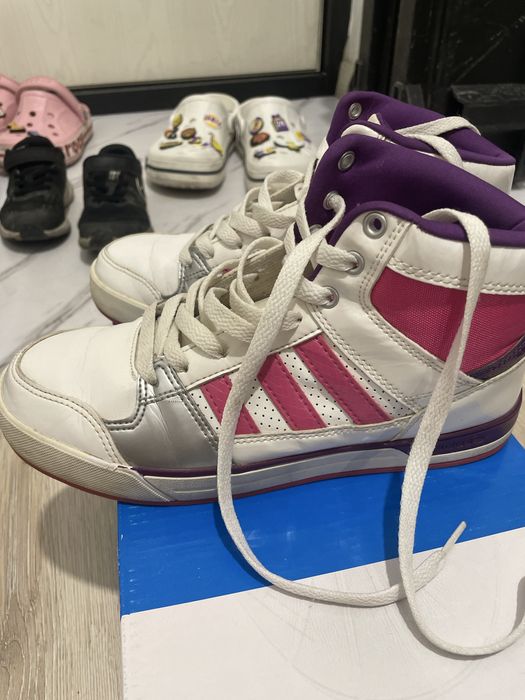 Оригинальные кроссовки adidas