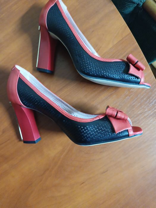 Продам женские туфли