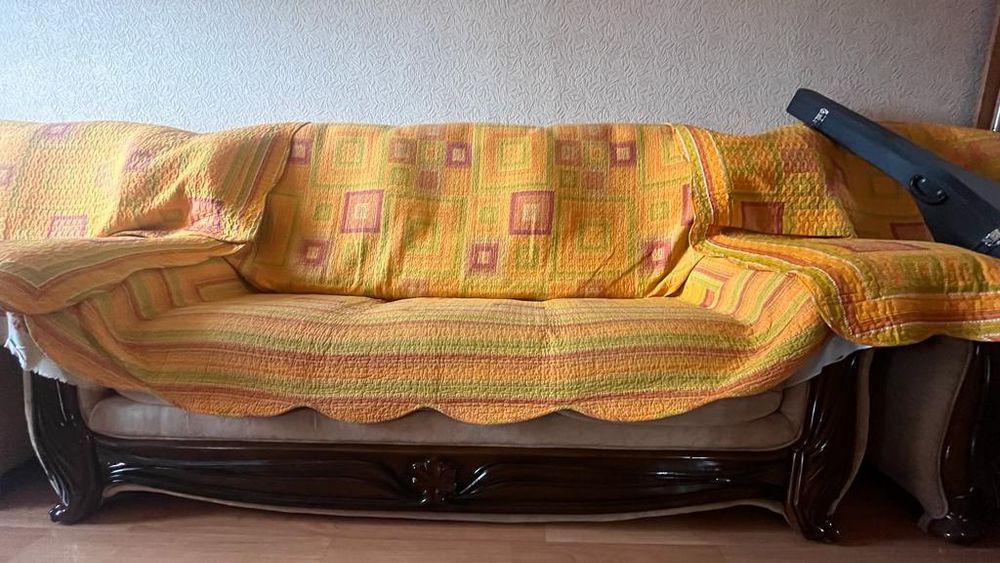 Продам мягкий уголок 3+2+1