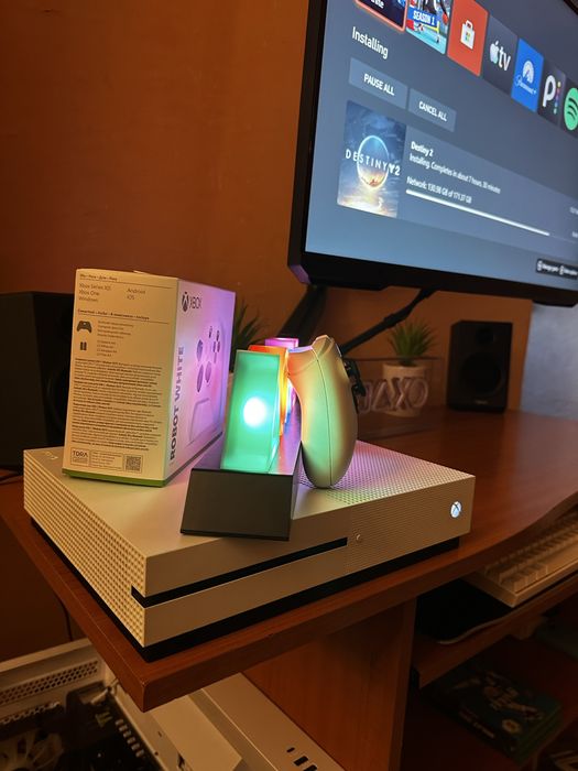 Xbox one S cu maneta nou .