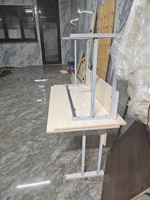 Продам школьные парты со стульями бу