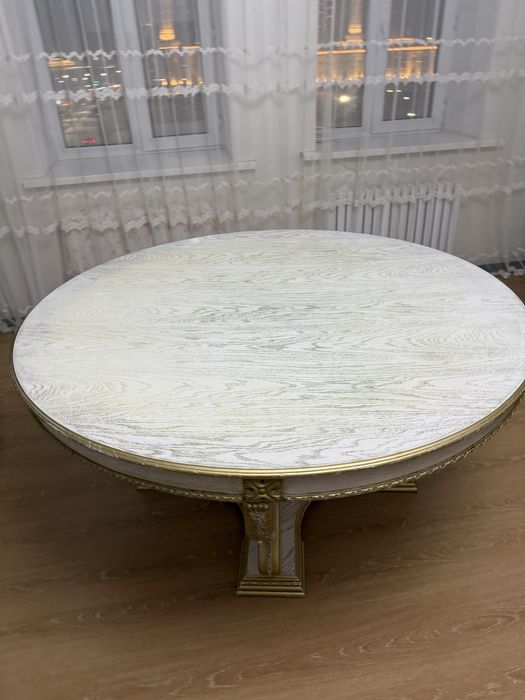 Продам стол размер 150/150 ..