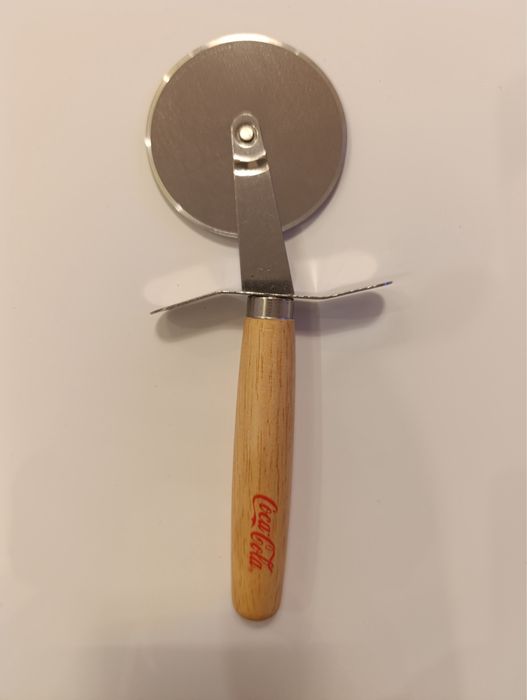 Нож за пица / кухненски ролков нож - нов