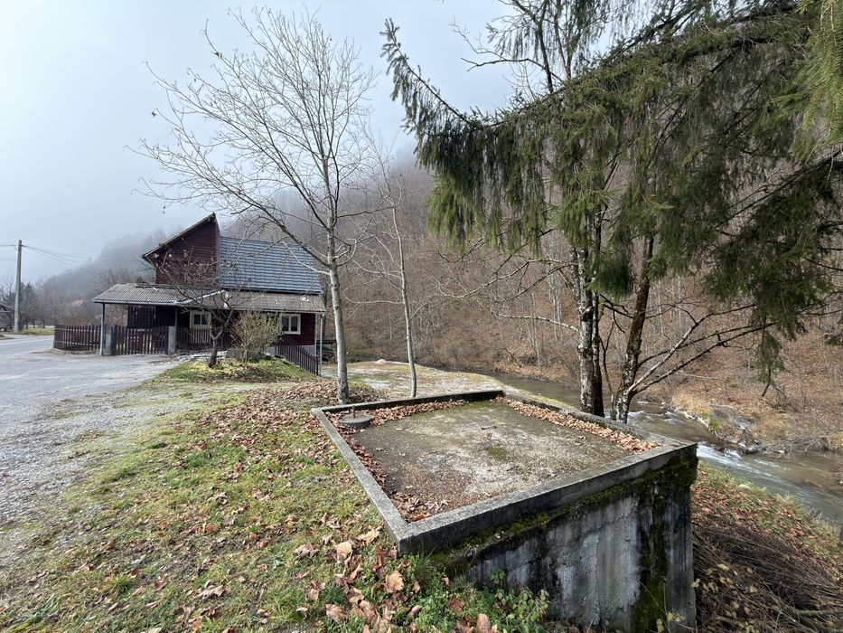 Vând sau schimb cabană zona Baraj Leșu