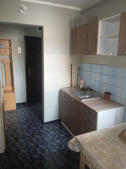 Închiriez apartament cu 2 camere