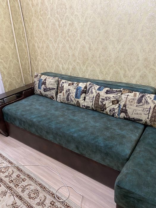 Продам угловой диван двухспальный