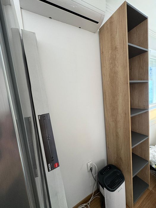 Dulap de camera/etajeră