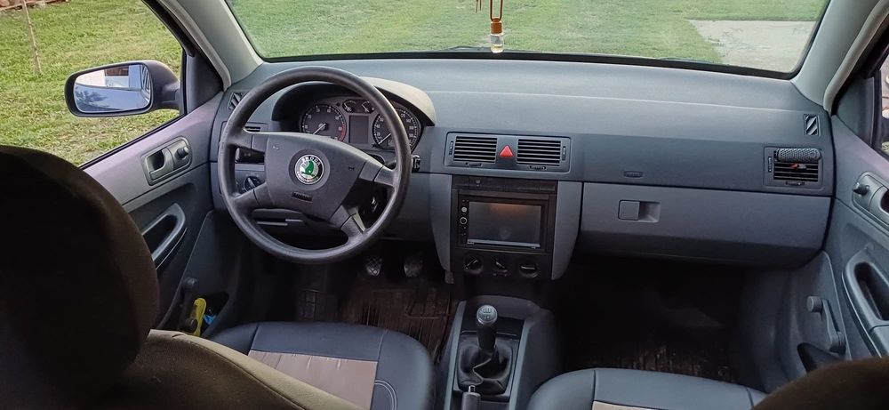 Vând Skoda Fabia