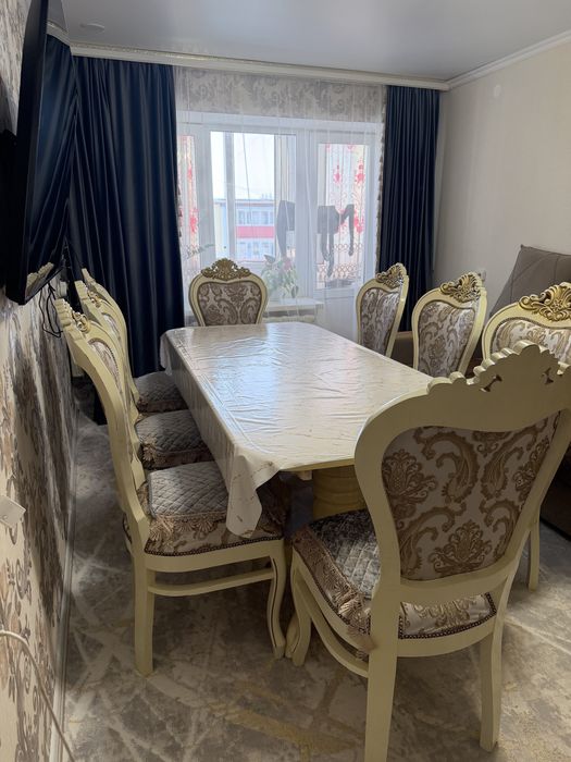 Продам гостевой стол со стульями