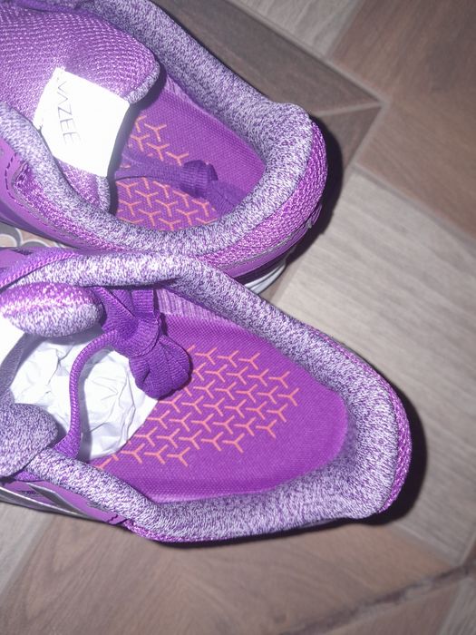 Adidas New balance purtati