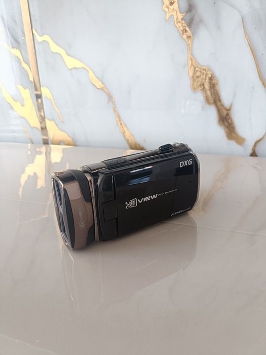Продам видеокамеру DXG View 3D