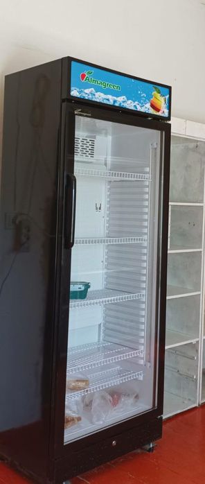 Стеклянный холодильник