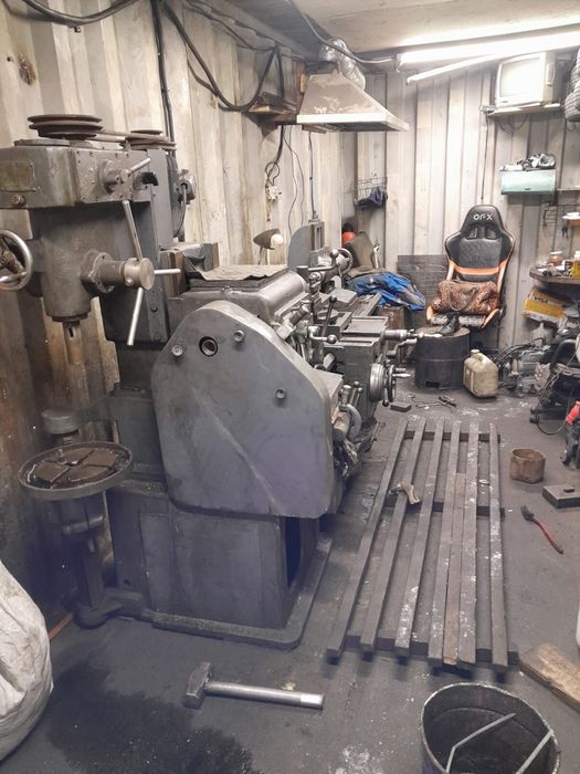 Токарный станок , в рабочем состоянии