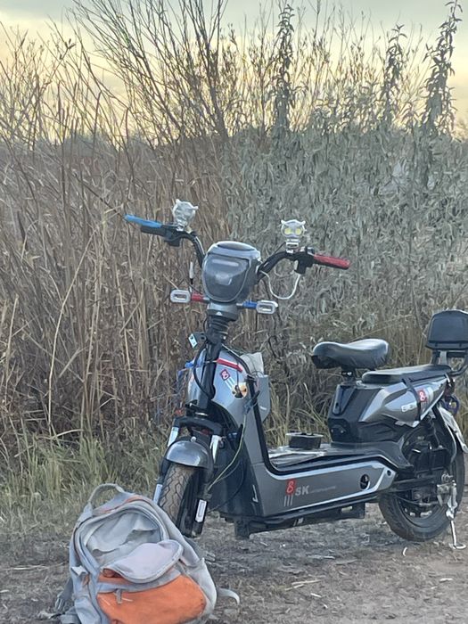 Продам электроскутер ск8