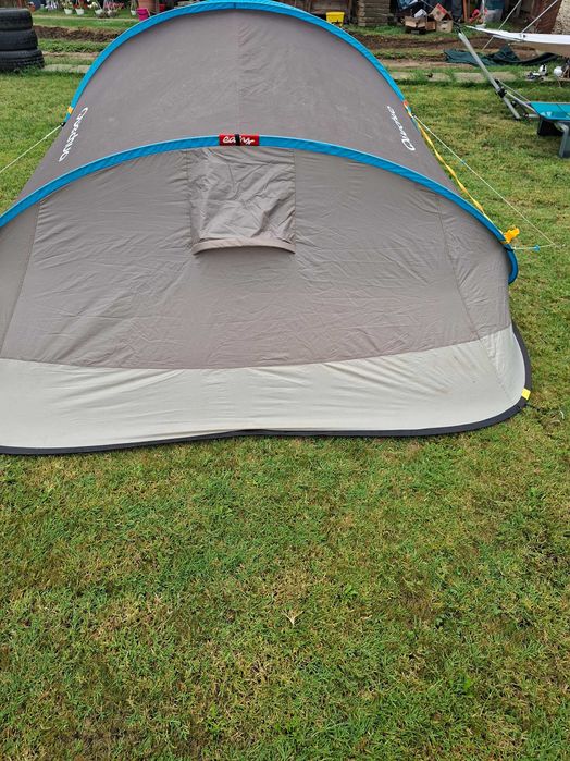 Vand cort Quechua 3 persoane