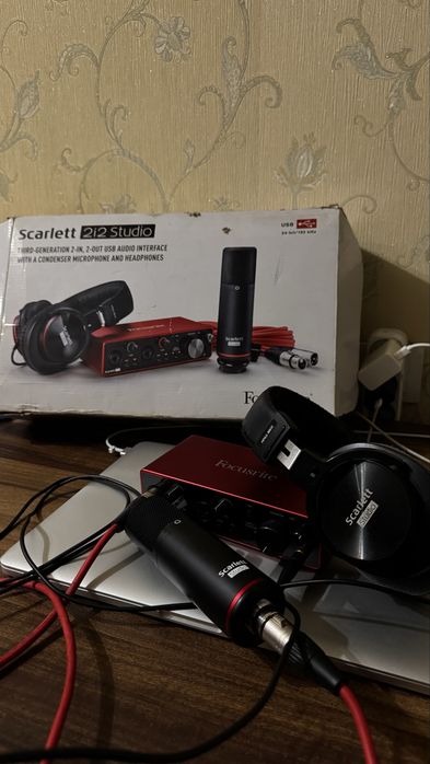 Продам Scarlett 2i2 Studio