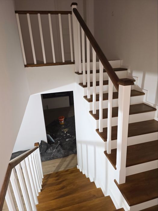 Scări din lemn masiv/Balustrade/Riflaje