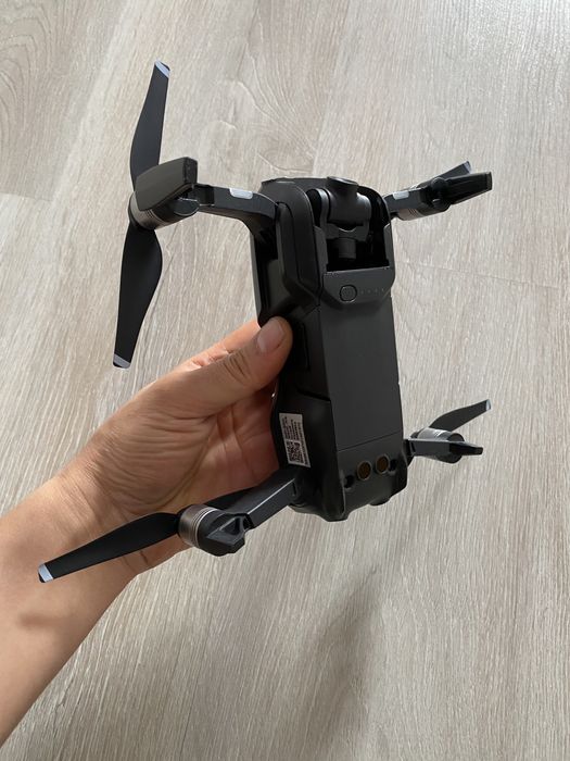 Продам дрон DJI MAVIC AIR