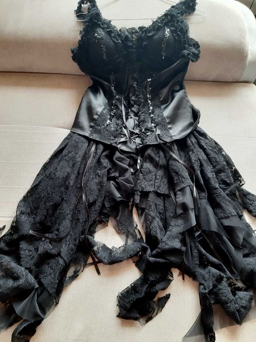 Дамски официален тоалет