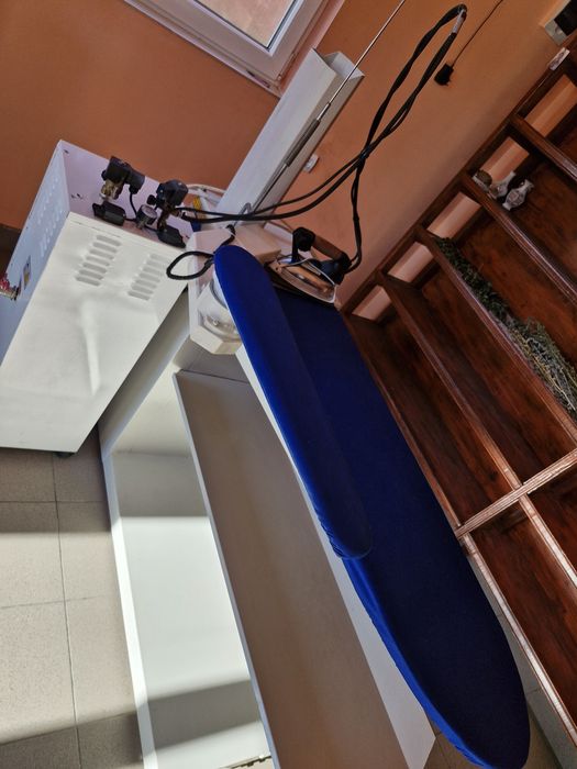 Vând masă de călcat profesională cu mânecar !