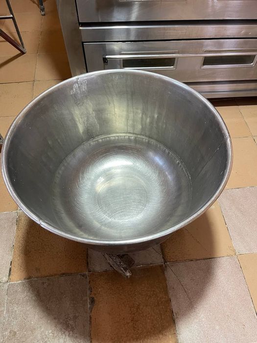 Duxobka, xamir qozoni bilan