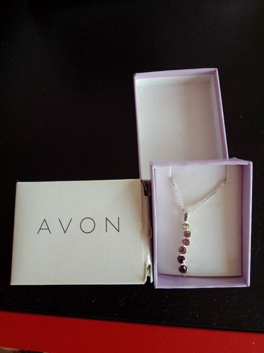 Обеци с клипси и колие от Avon