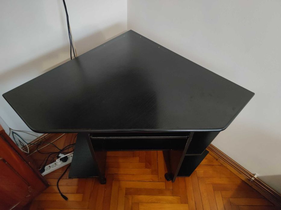 Birou cu suport PC