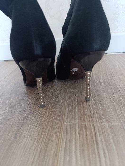 Замшевые ботинки на каблуках 38 разм