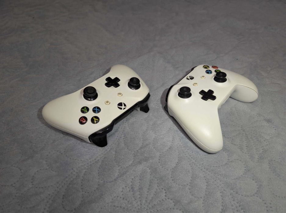 Xbox One S + 2 Controllere + Fifa 22