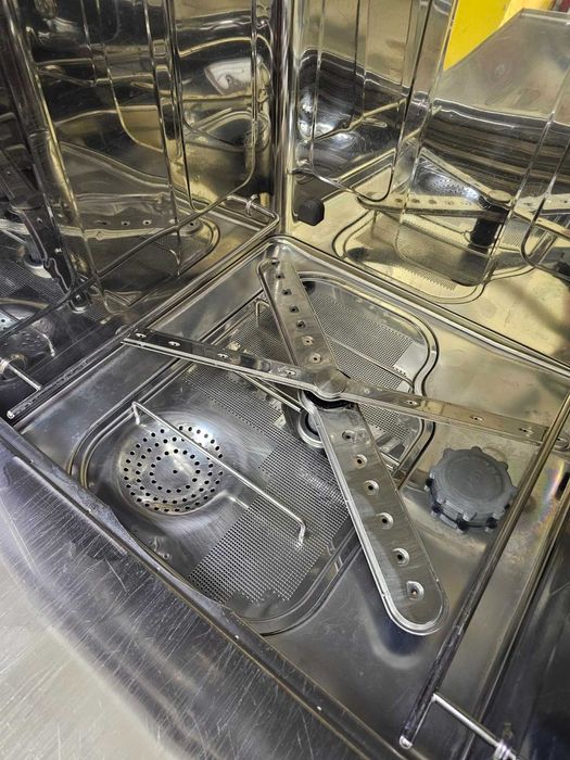 Професионална Съдомиялна машина Miele G8066 с 12 месеца гаранция