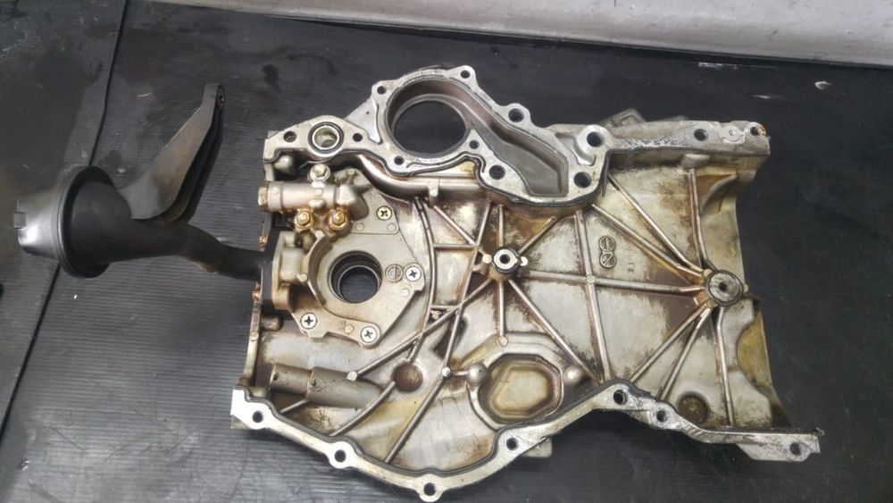 Capac distributie cu pompa ulei 1.1 b 134910 mitsubishi colt 6 mn195734