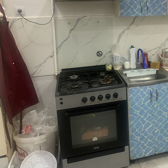 Продам газовую плиту